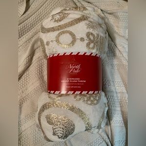 North Pole Trading Co. Oversized Velvet Plush Throw NWT